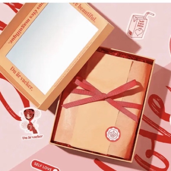 GLOSSYBOX HEART STORAGE KEEPSAKE BOX - Picture 1 of 8